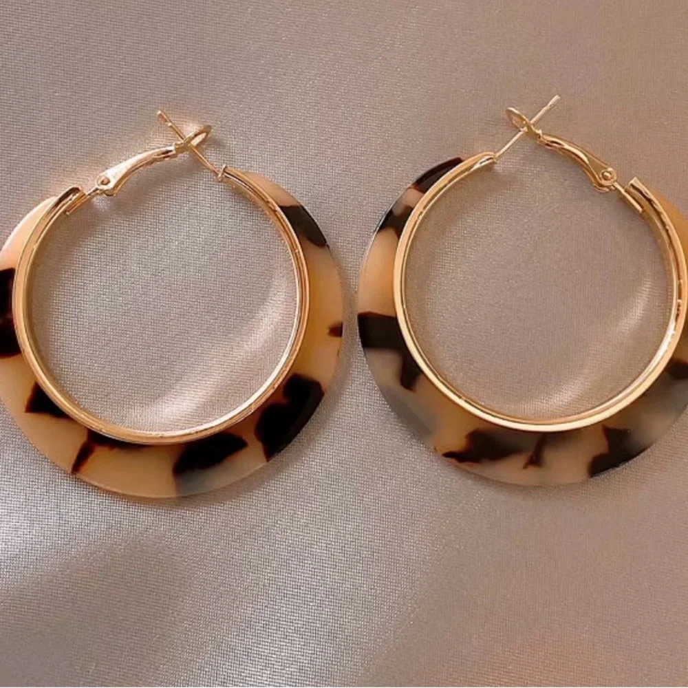 Tortoise Shell Hoop Earrings - Picture 6 of 14